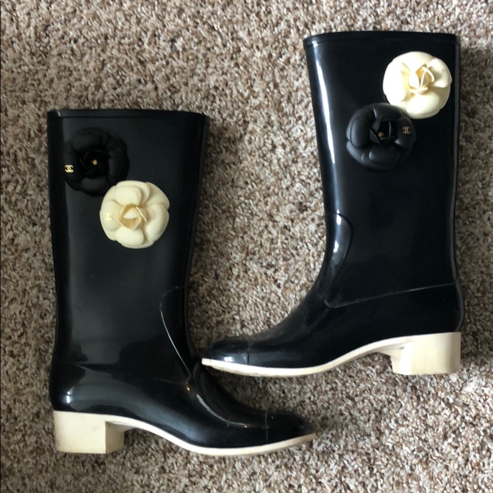 CHANEL rain boots in great condition